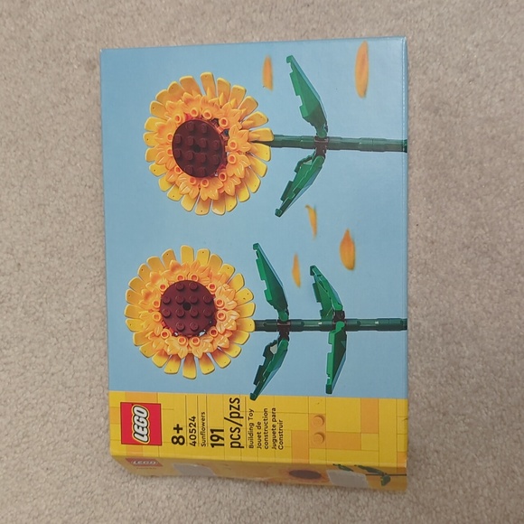 Lego Sunflowers & Roses Sets - Picture 3 of 11